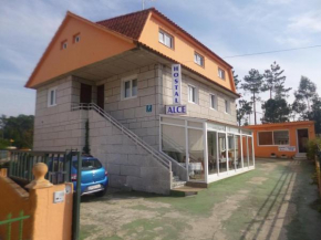 Отель Hostal Alce  Нигран